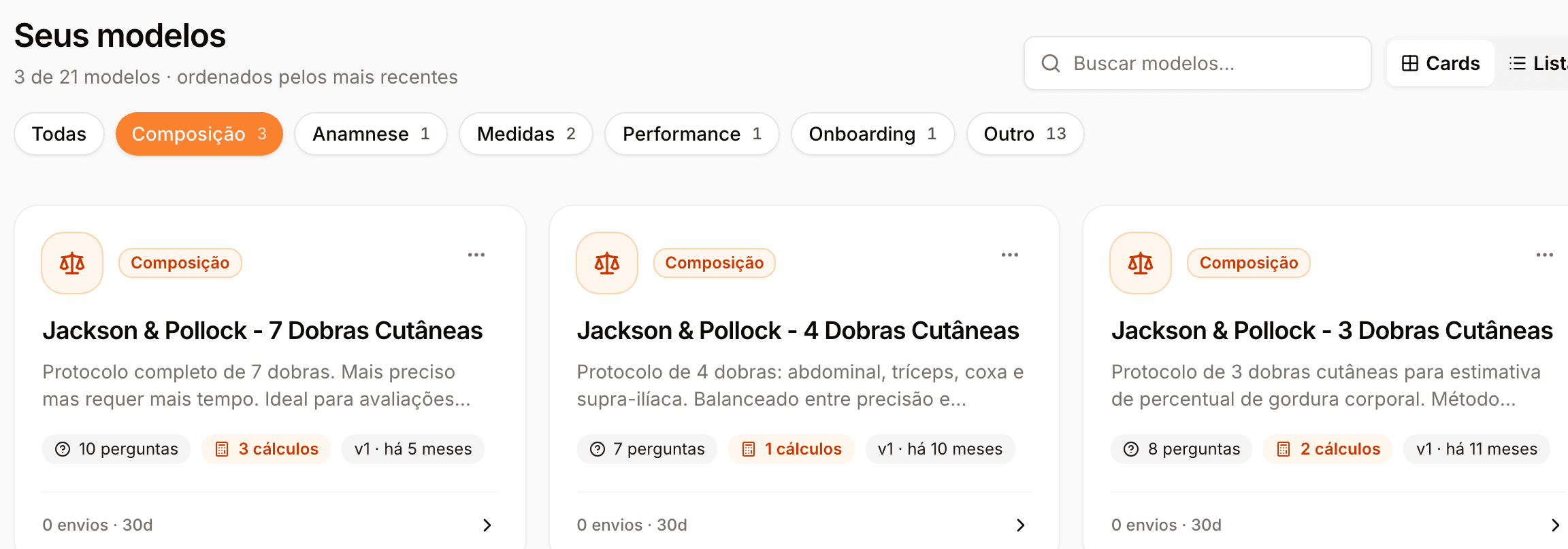 Biblioteca de modelos de avaliação do TreinoAI: filtros por categoria e os protocolos Jackson & Pollock de dobras cutâneas com cálculos automáticos